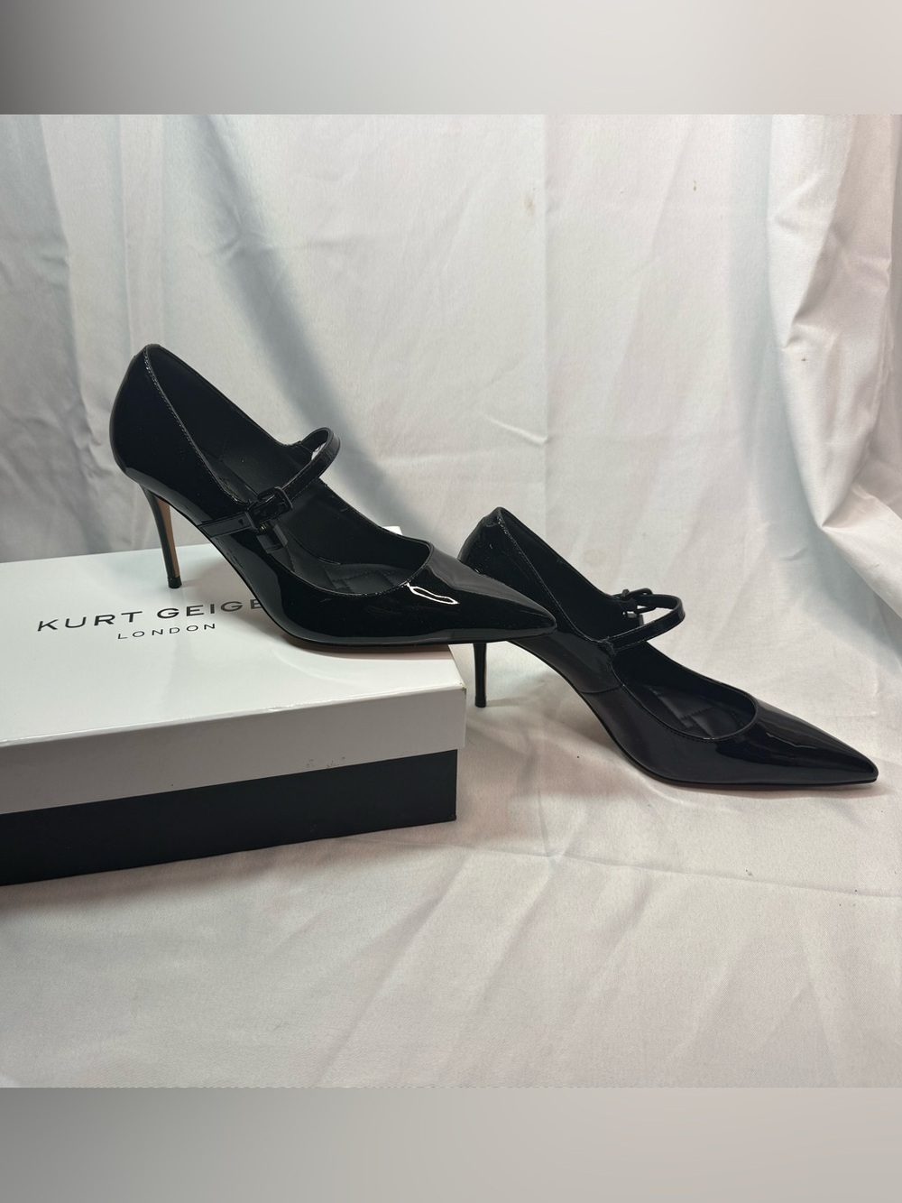 Kurt Geiger Black Patent Mary Jane Pointed Toe Pumps Size 8 with Padlock Accent